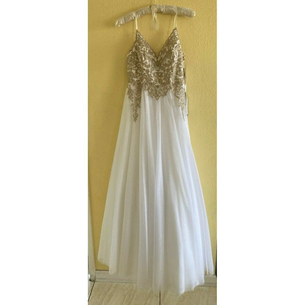 Say Yes to the Prom NEW Juniors' Quinceanera Embroidered Lace Gown Winter Formal - Picture 2 of 12